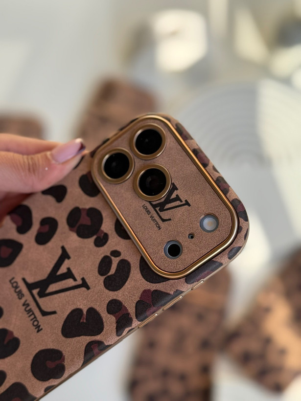 قاب آیفون Louis Vuitton Leopard Golden