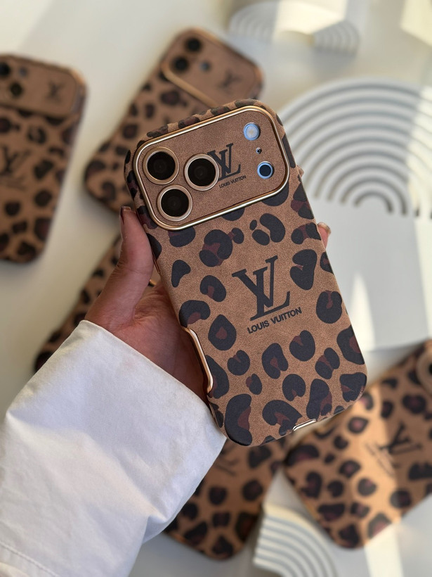 قاب آیفون Louis Vuitton Leopard Golden